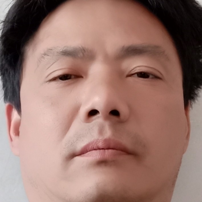 文静就水池的照片