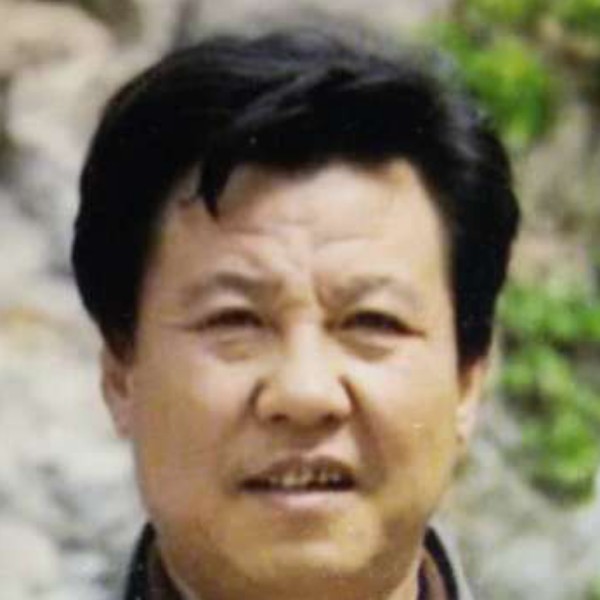 方盒深拥雪白的照片