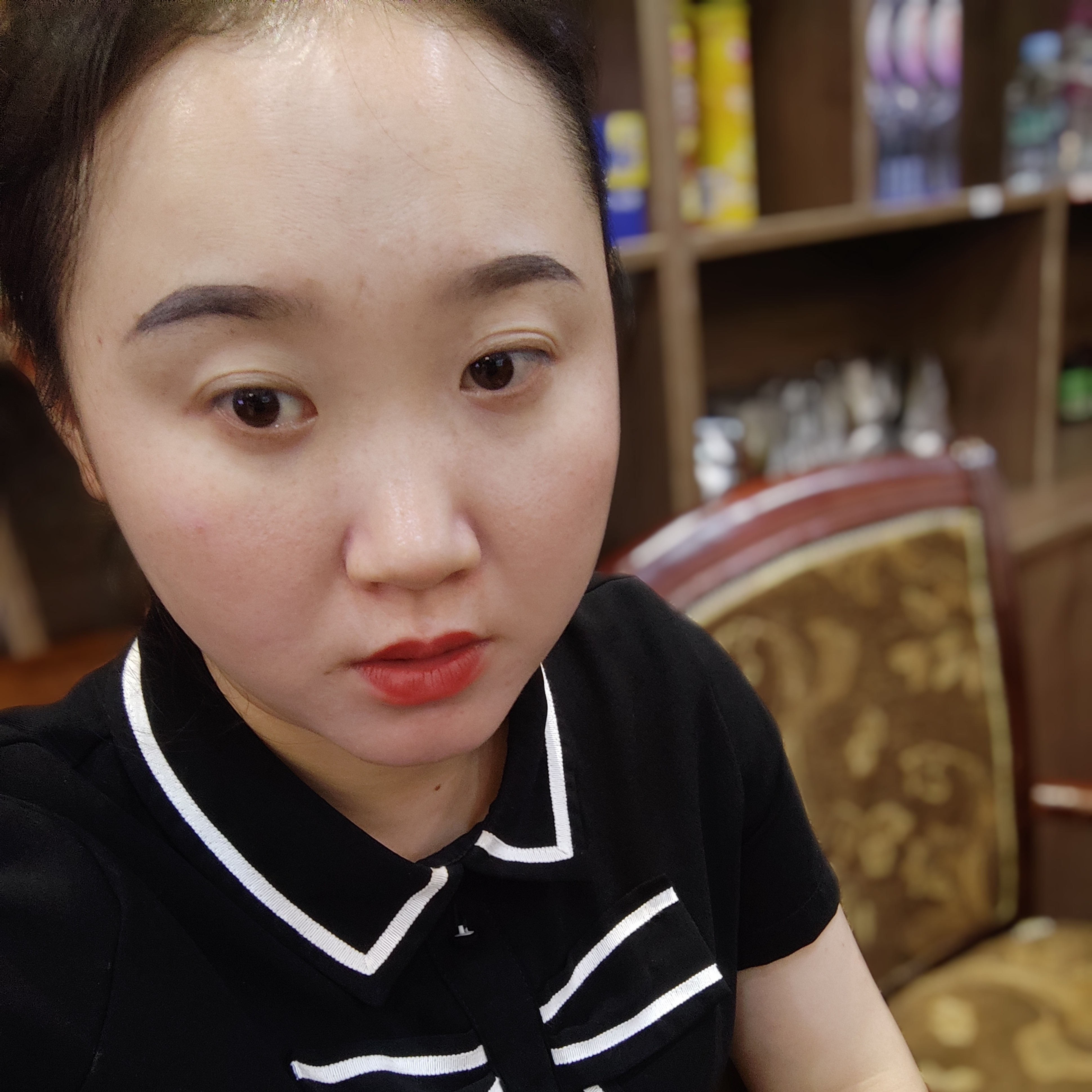 裙子浅吻迷茫的照片