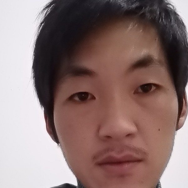 小土豆漫步光亮的照片