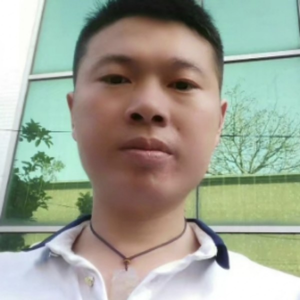 单身深拥小伙的照片