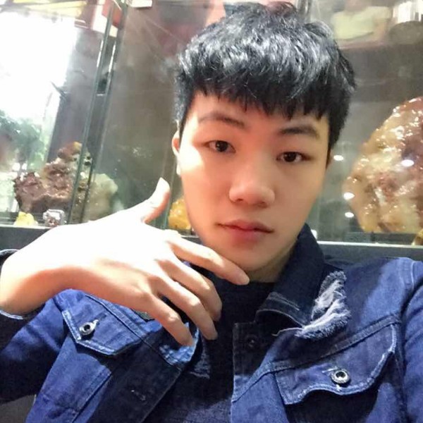 抗韩中年人的照片