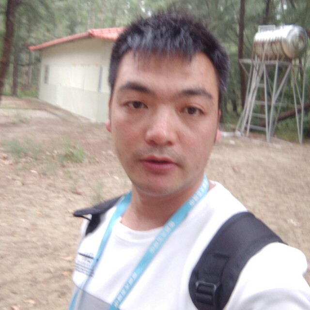 柔弱鞋子的照片