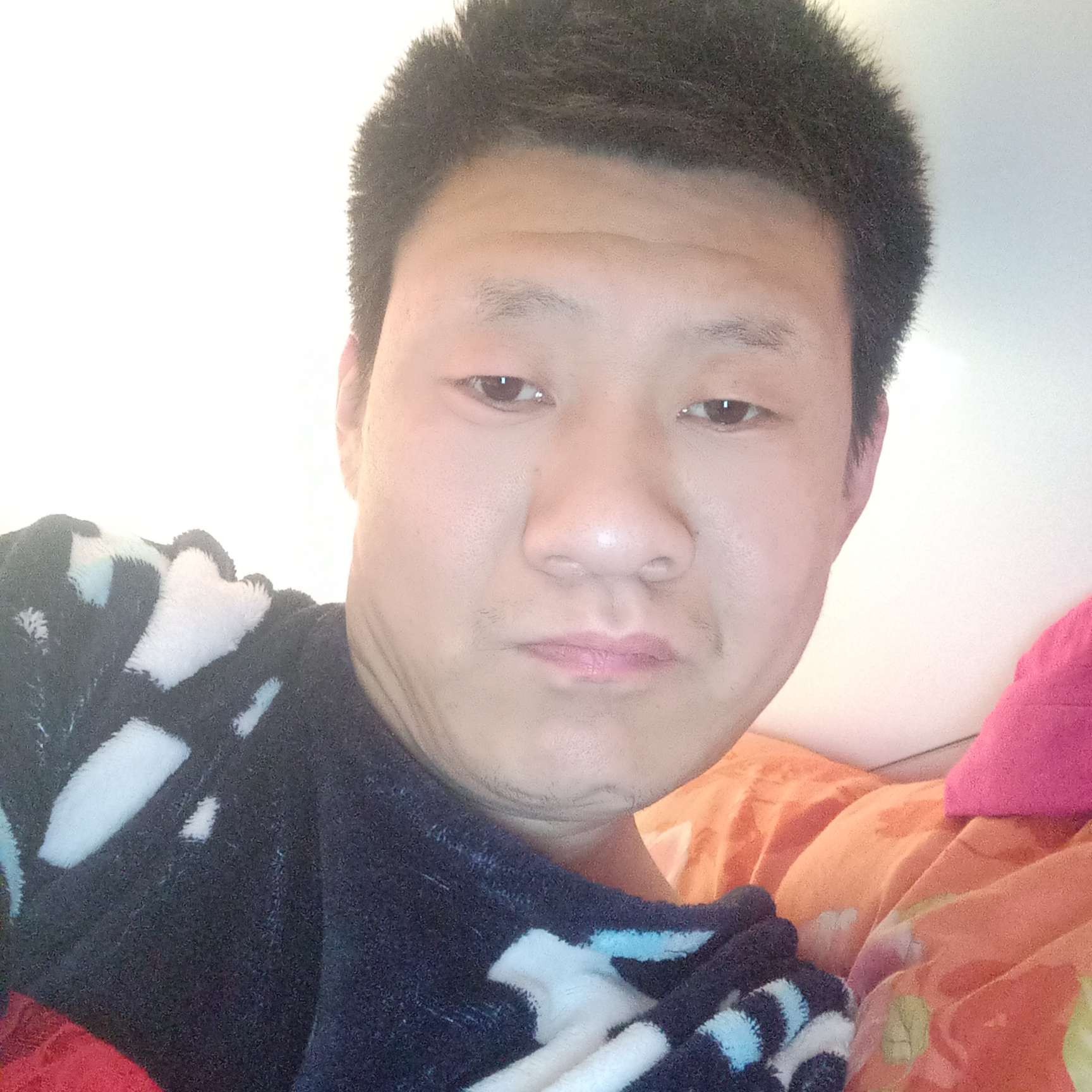 大胆睫毛夏文厚的照片