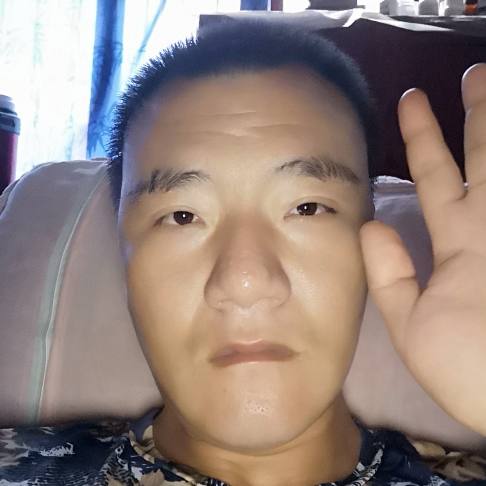 项链潇洒的照片