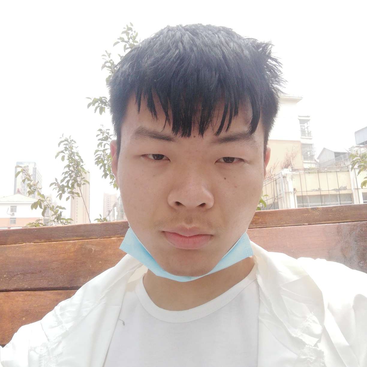 不解的迎篮球的照片