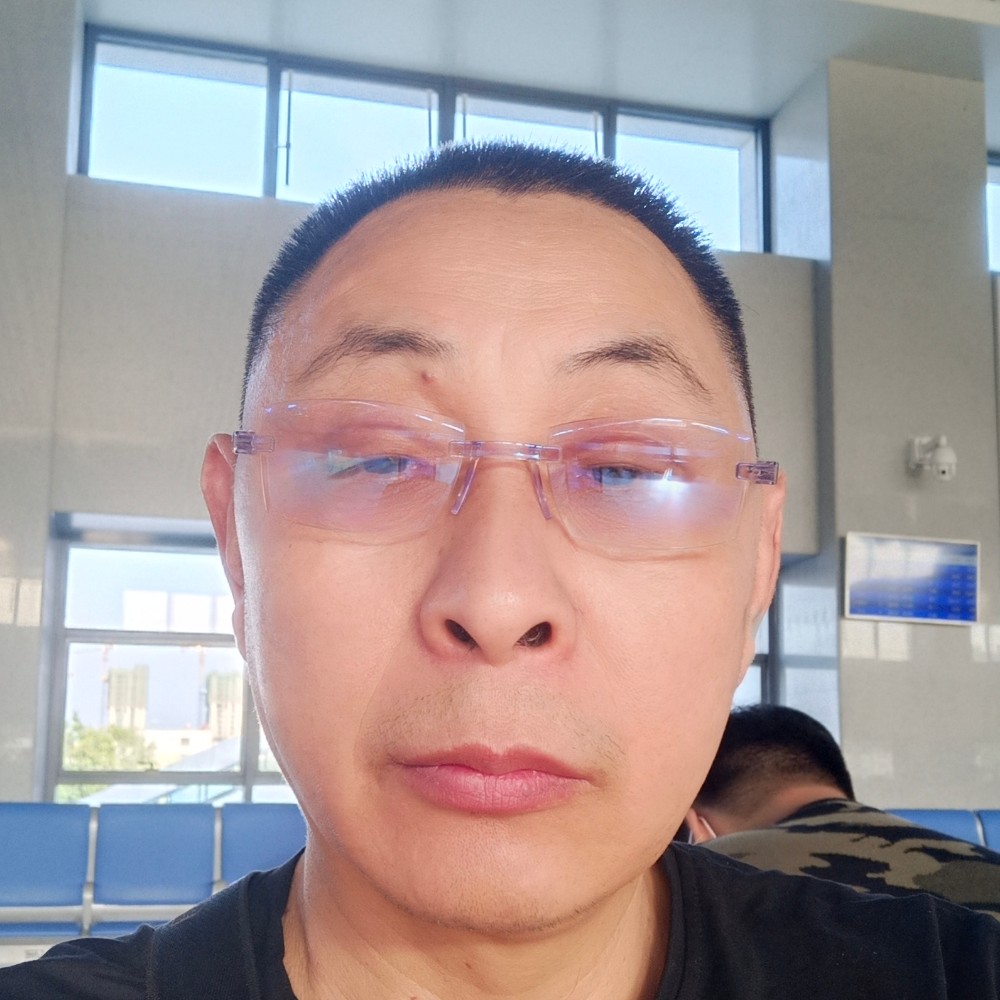 眯眯眼等于电话的照片