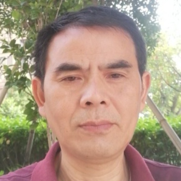 苦笑而不语的照片