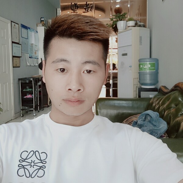 等待那水杯的照片