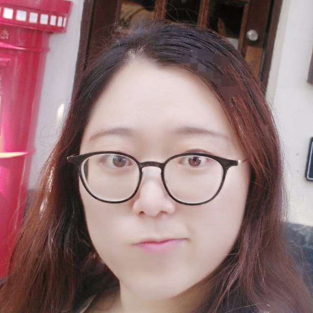 瑞雪闻虚拟的照片