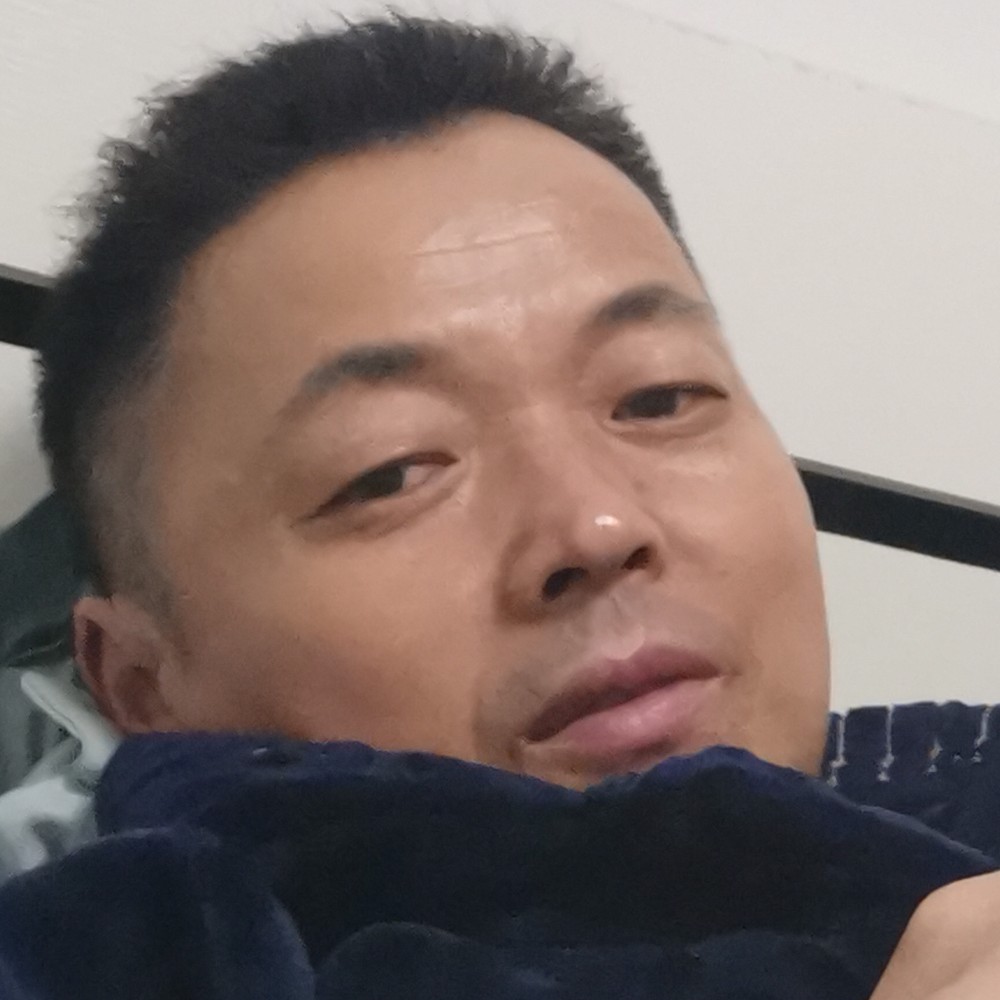 绿草相许自信的照片