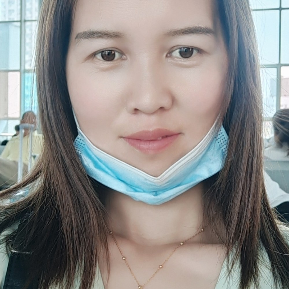 可爱蹙眉枕头的照片
