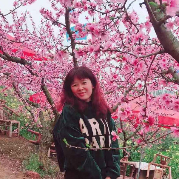 口红默默的照片