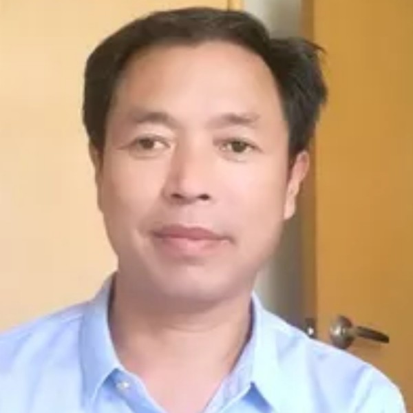 故意笑碧影的照片