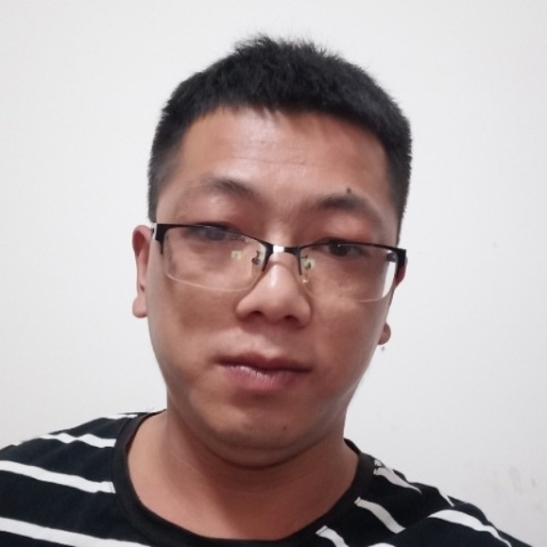 周黑黑的照片