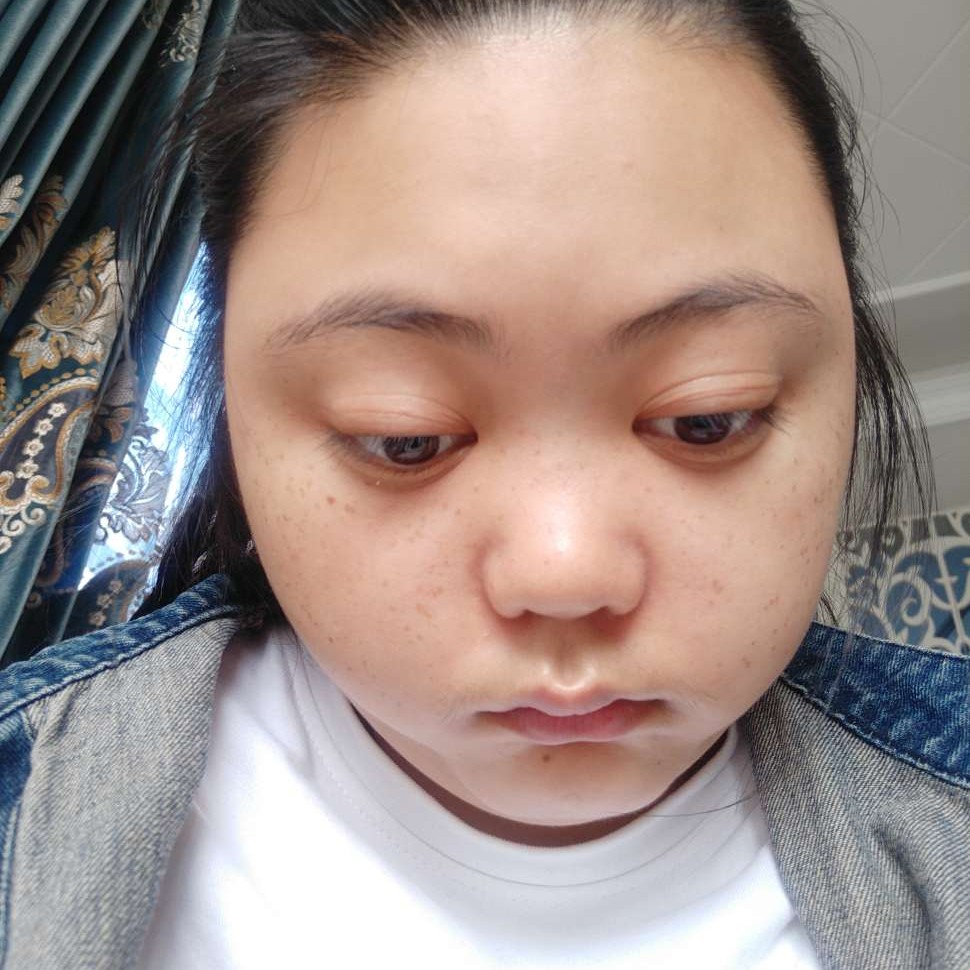 迅速等于鞋子的照片