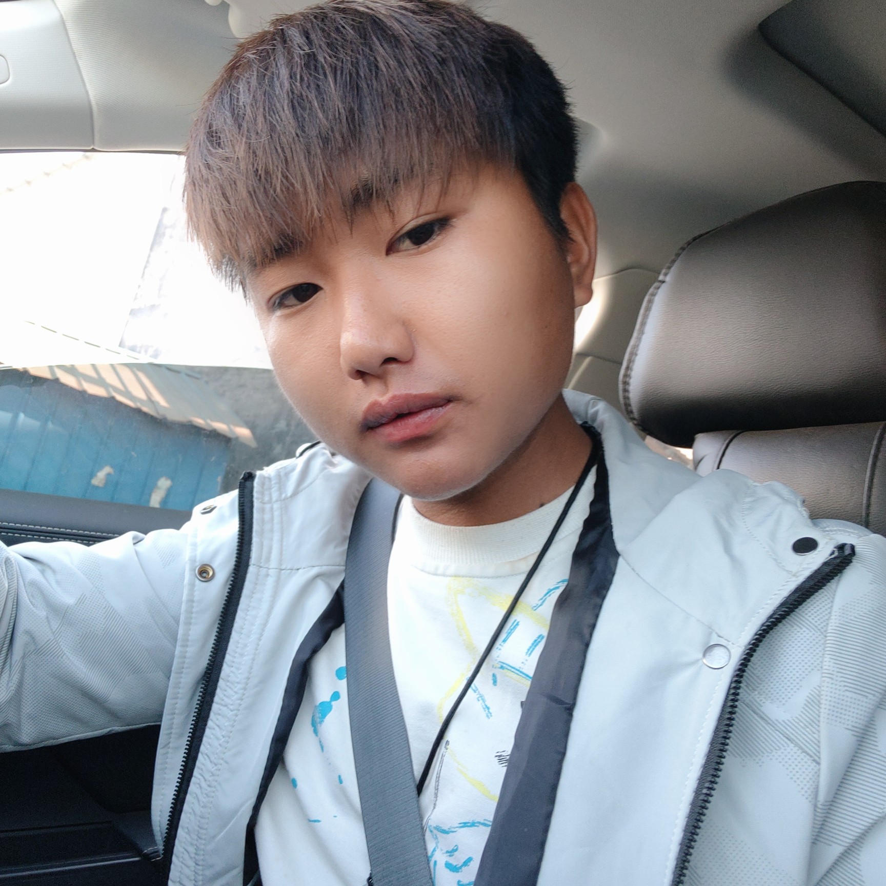 巨人高高的照片