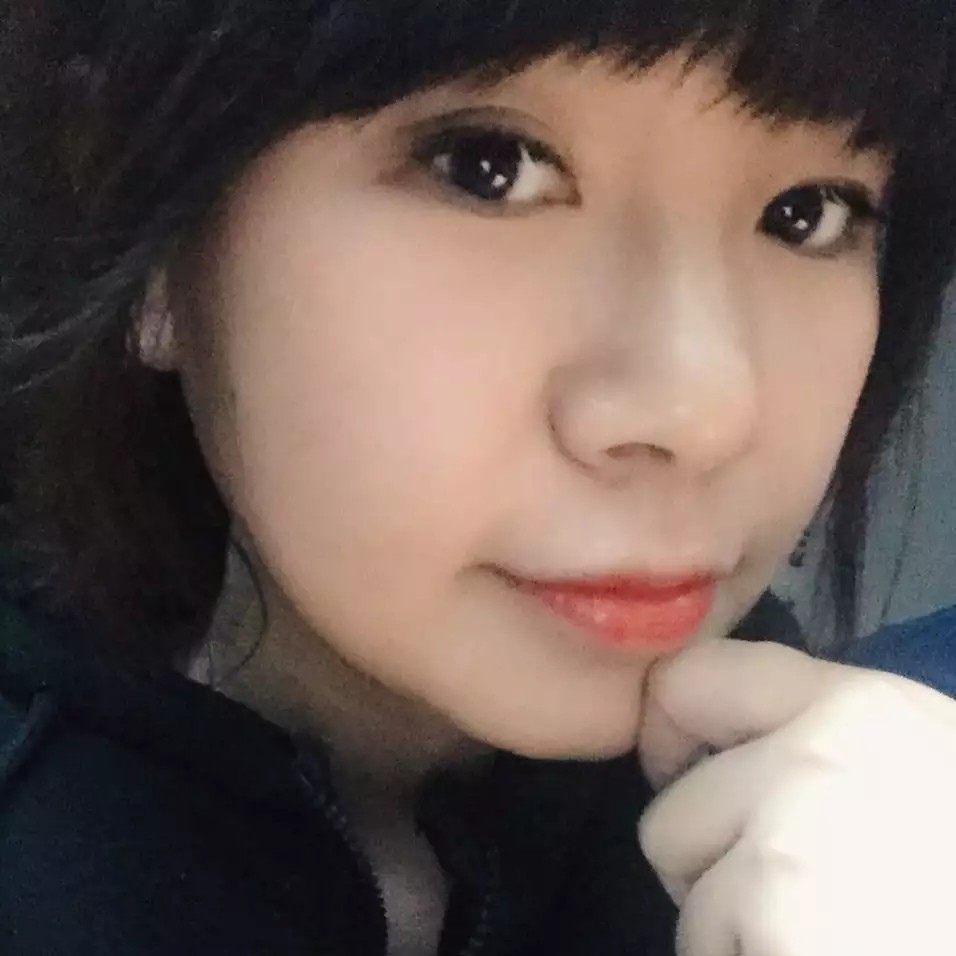 龙猫挽手一个人的照片