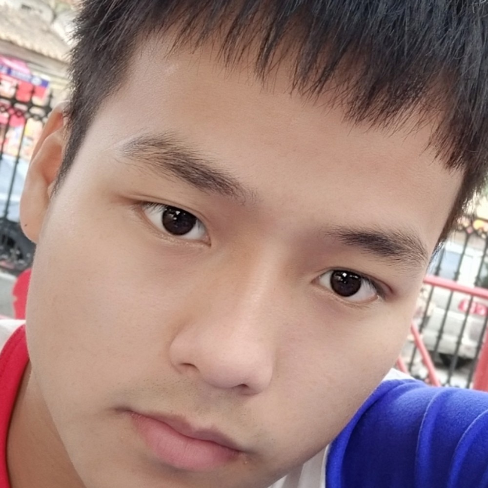 舒荷闻笑点低的照片