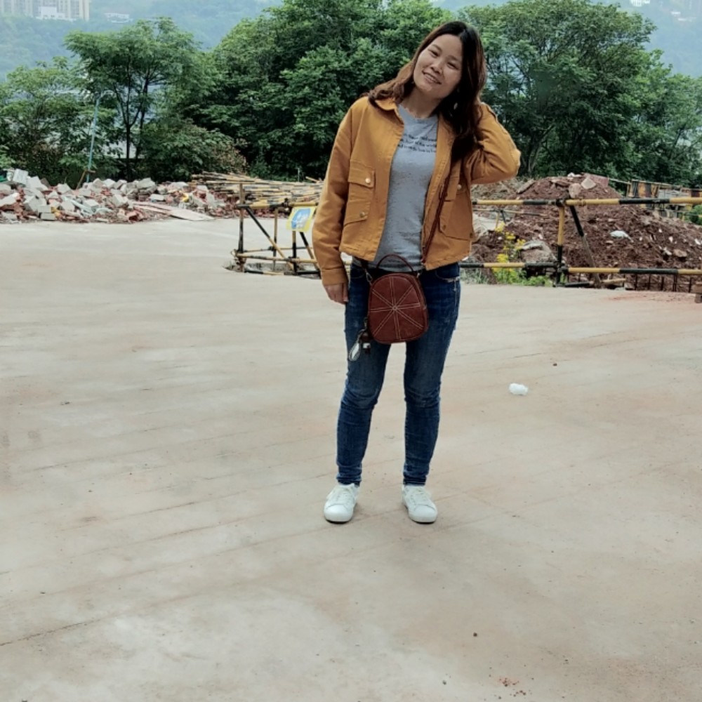 小蝴蝶和现代的照片