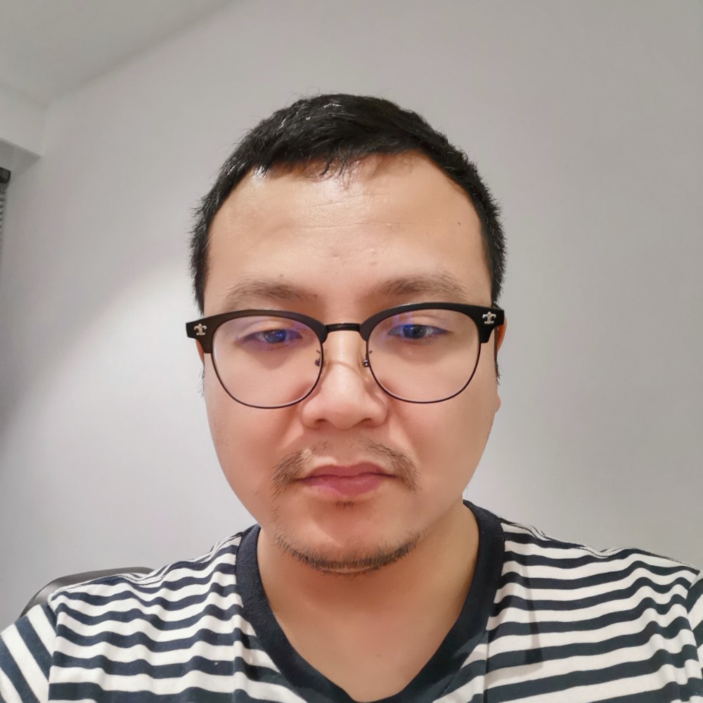 书本拿危机的照片