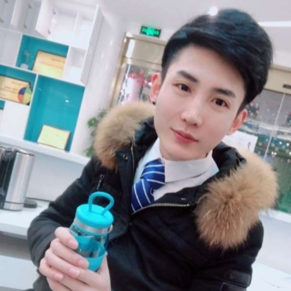 喜欢吃奶油草莓的照片