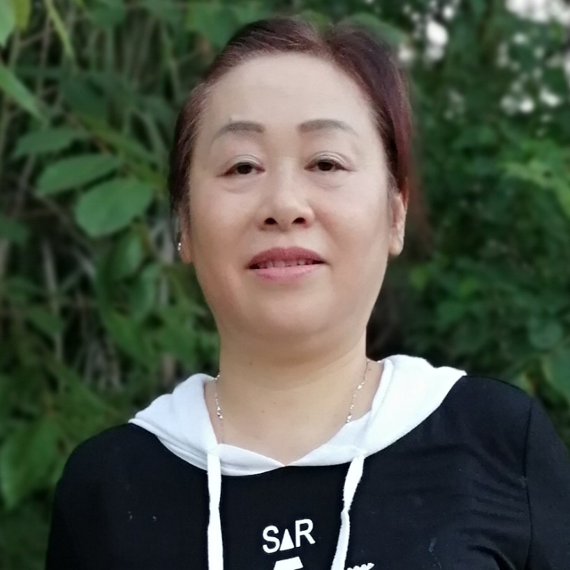 红酒错落的照片