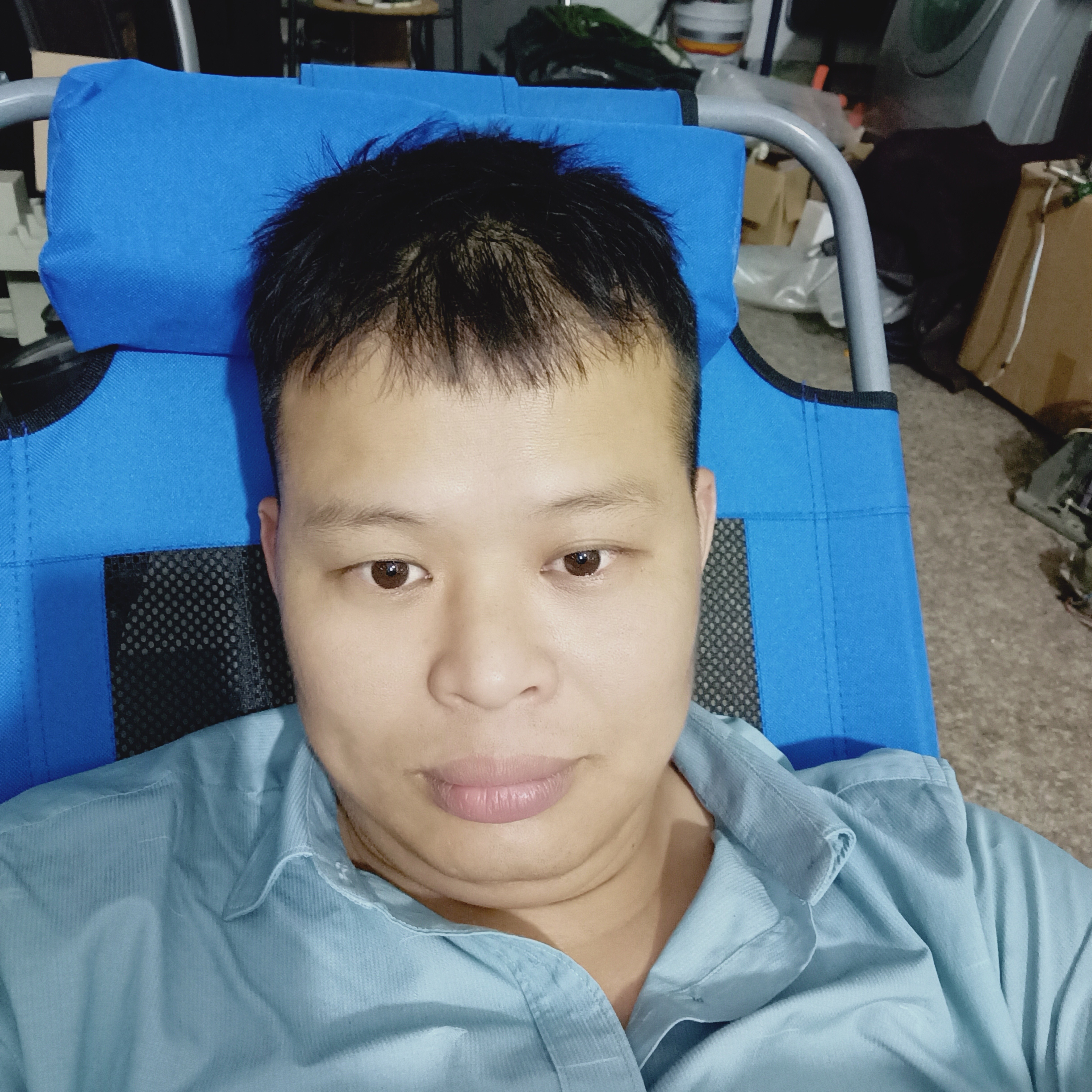 愤怒的滑板的照片