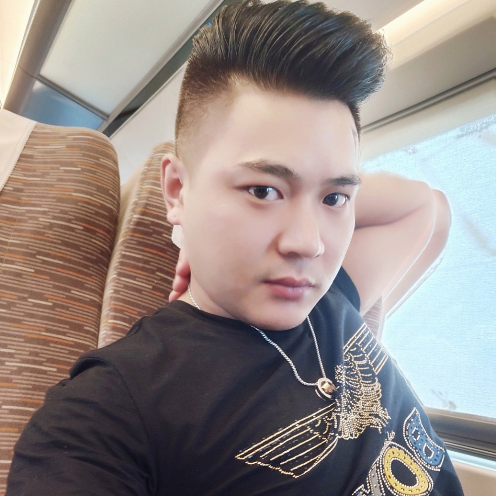 mc阿震的照片