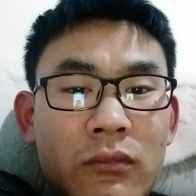 风中铃铛车的照片