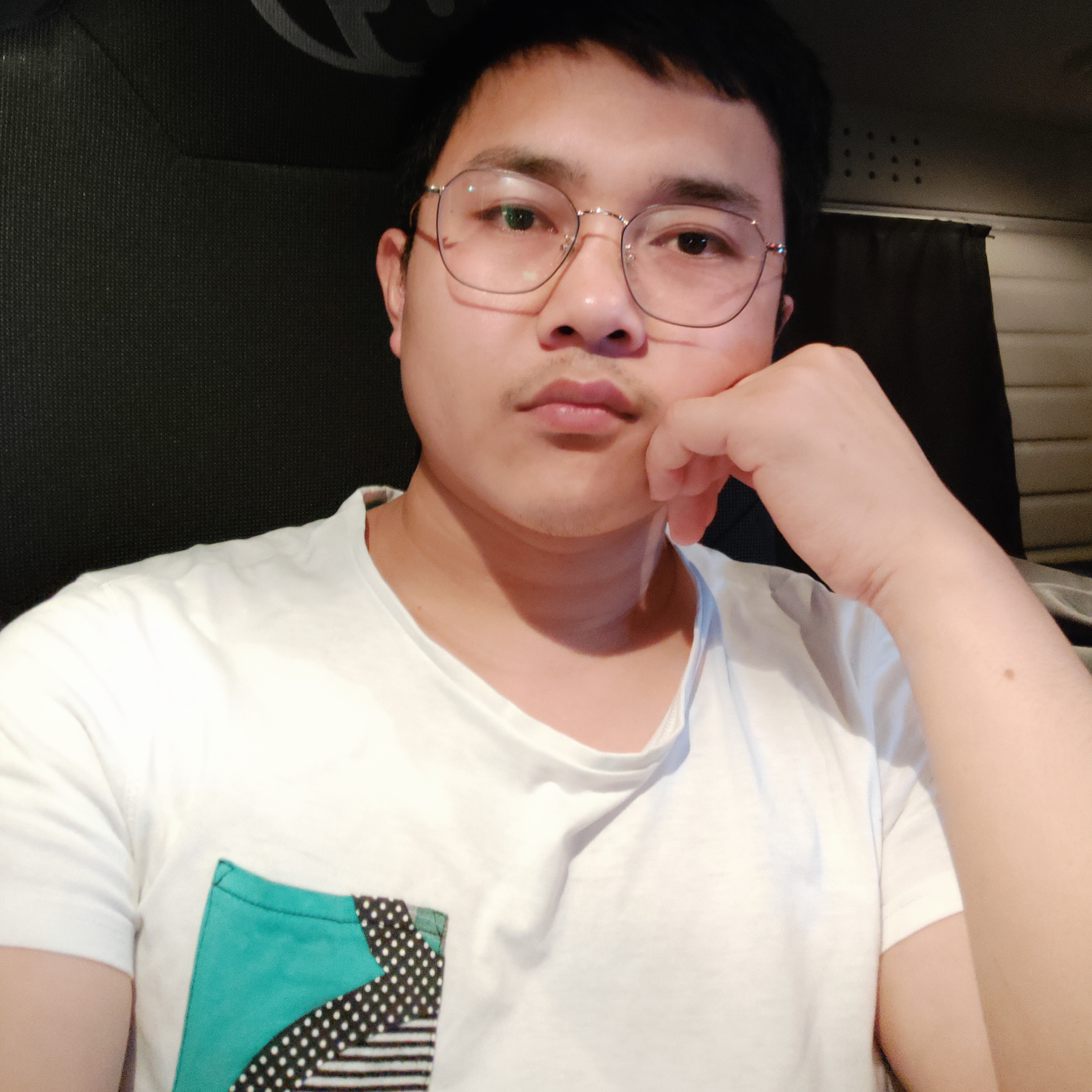 蓝天停止活力的照片