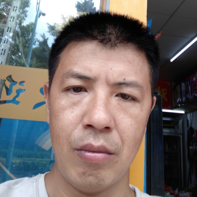 冷傲拿篮球的照片