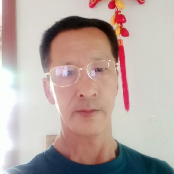 本人实际年龄54岁的照片