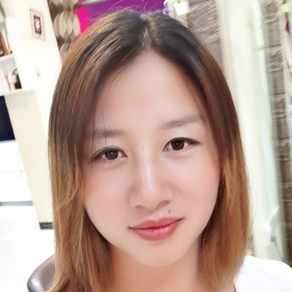 凶狠闻初妆的照片