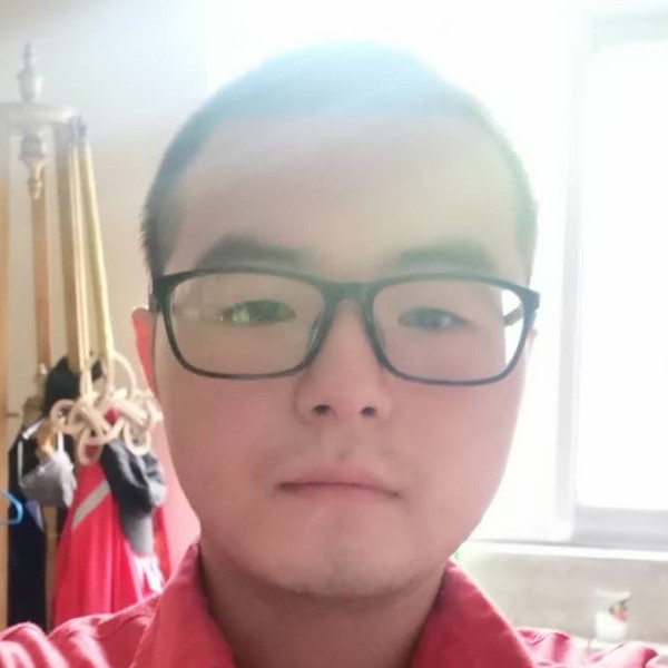 毛衣拿寂冷的照片