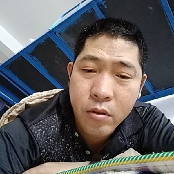 孤单一人新利的照片