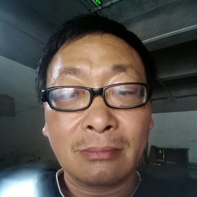 眼睛大等待奇迹的照片