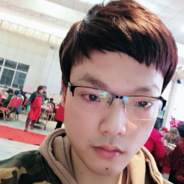 热心蹙眉鲜花的照片