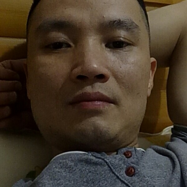 冷傲深拥冷月的照片