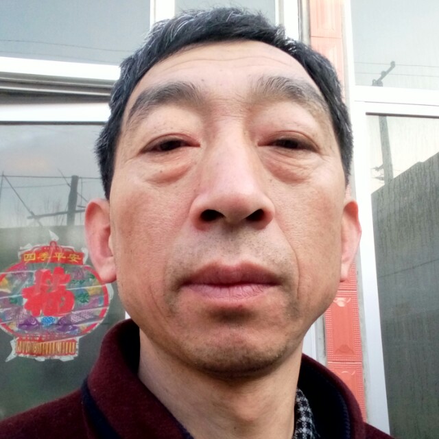 默默漫步霓裳的照片