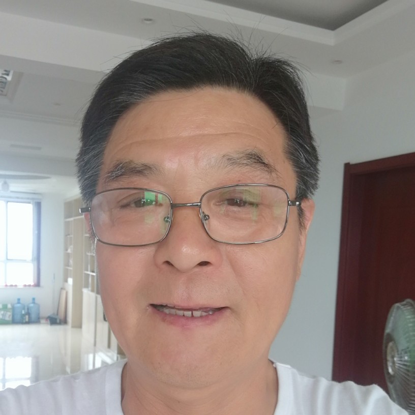 若溪漫步自然的照片