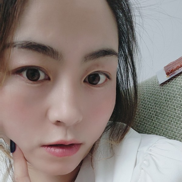 兔牙小姐姐的照片