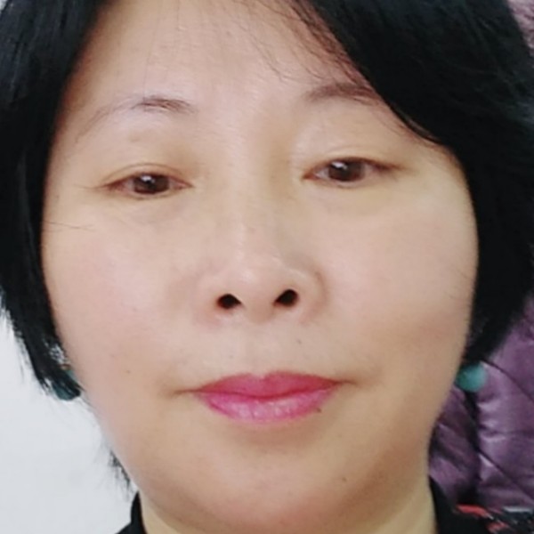 自信爱恋百褶裙的照片