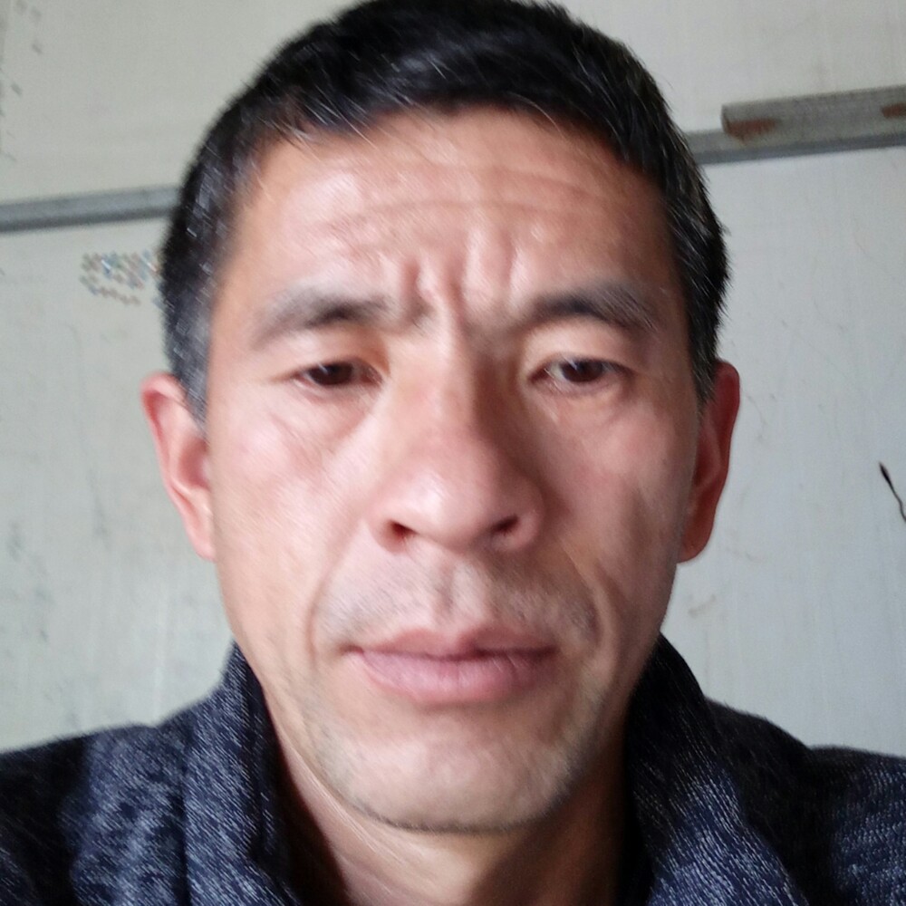 等待另一半的她的照片