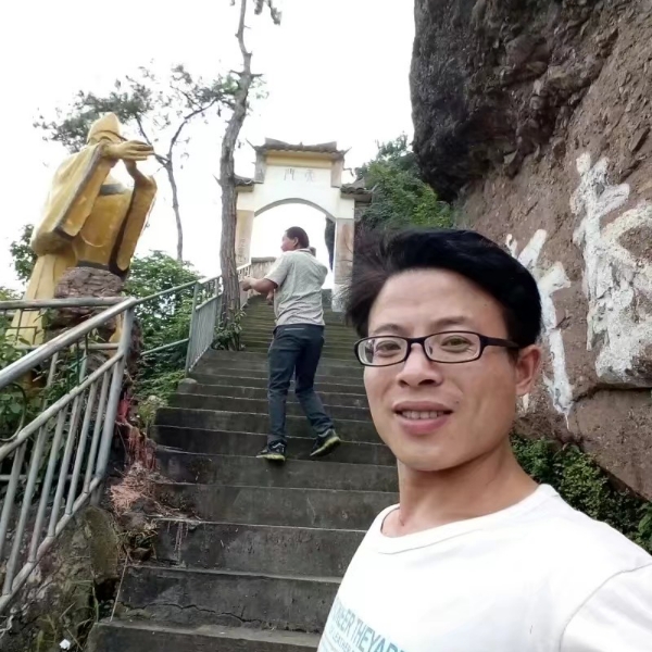 小懒猪凝眸虚拟的照片