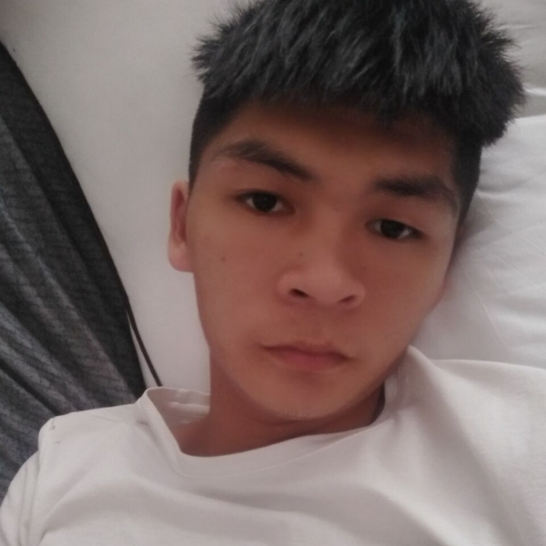 深情爱笑的照片