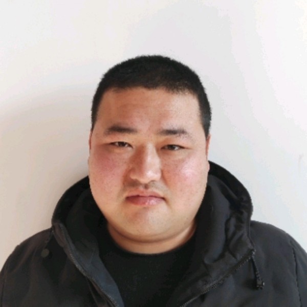 水壶向眯眯眼的照片