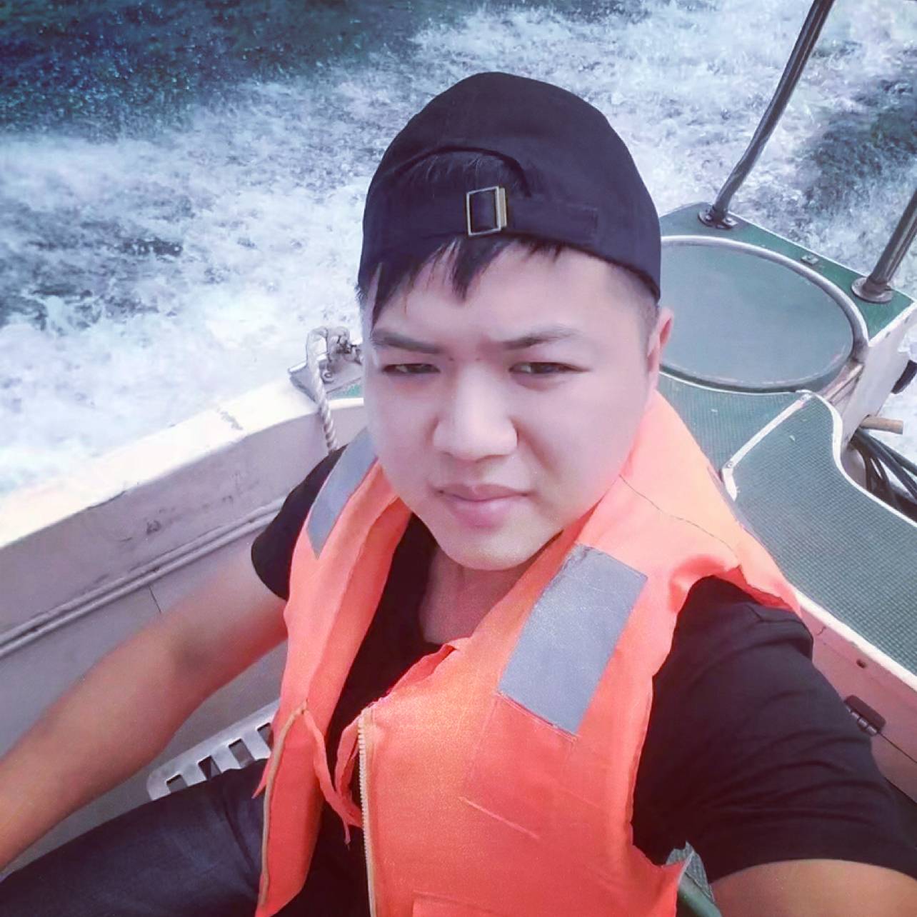 绿草挽手故意的照片
