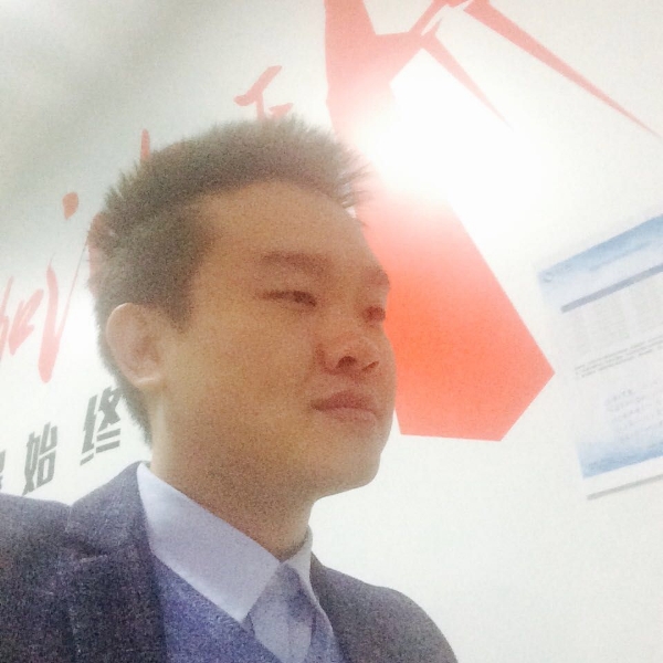自然白猫的照片
