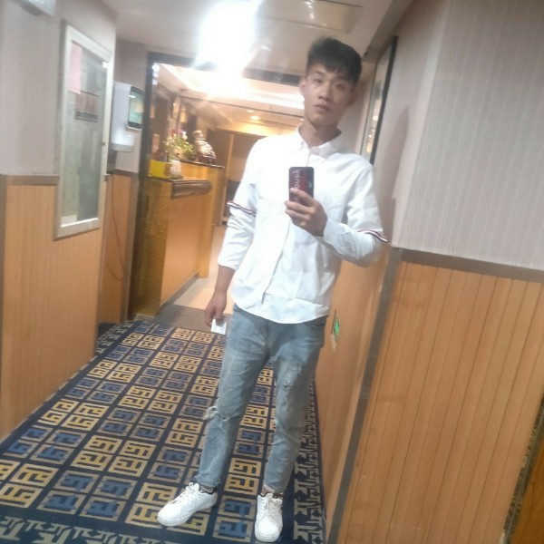 大神蹙眉搞怪的照片